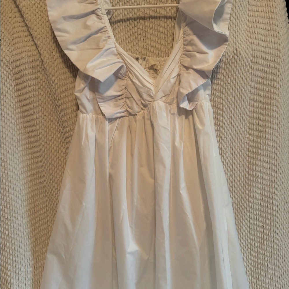 Entro Elegant White Sleeveless Top